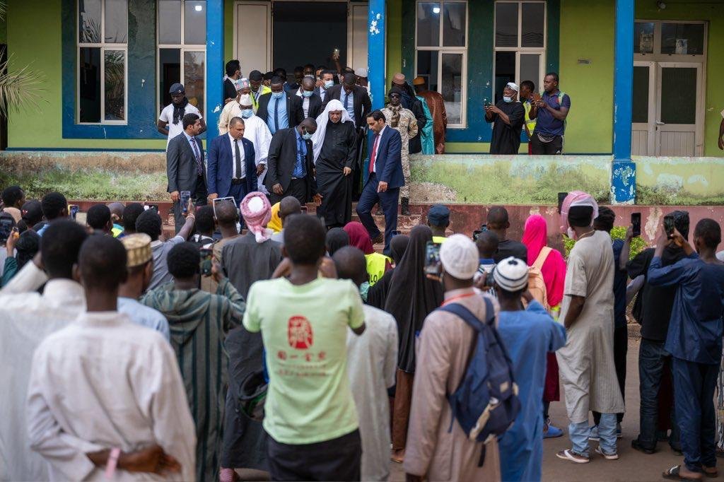 أمين عام رابطة العالم الإسلامي يقف على برامج جراحات العيون في &quot;غينيا بيساو&quot;