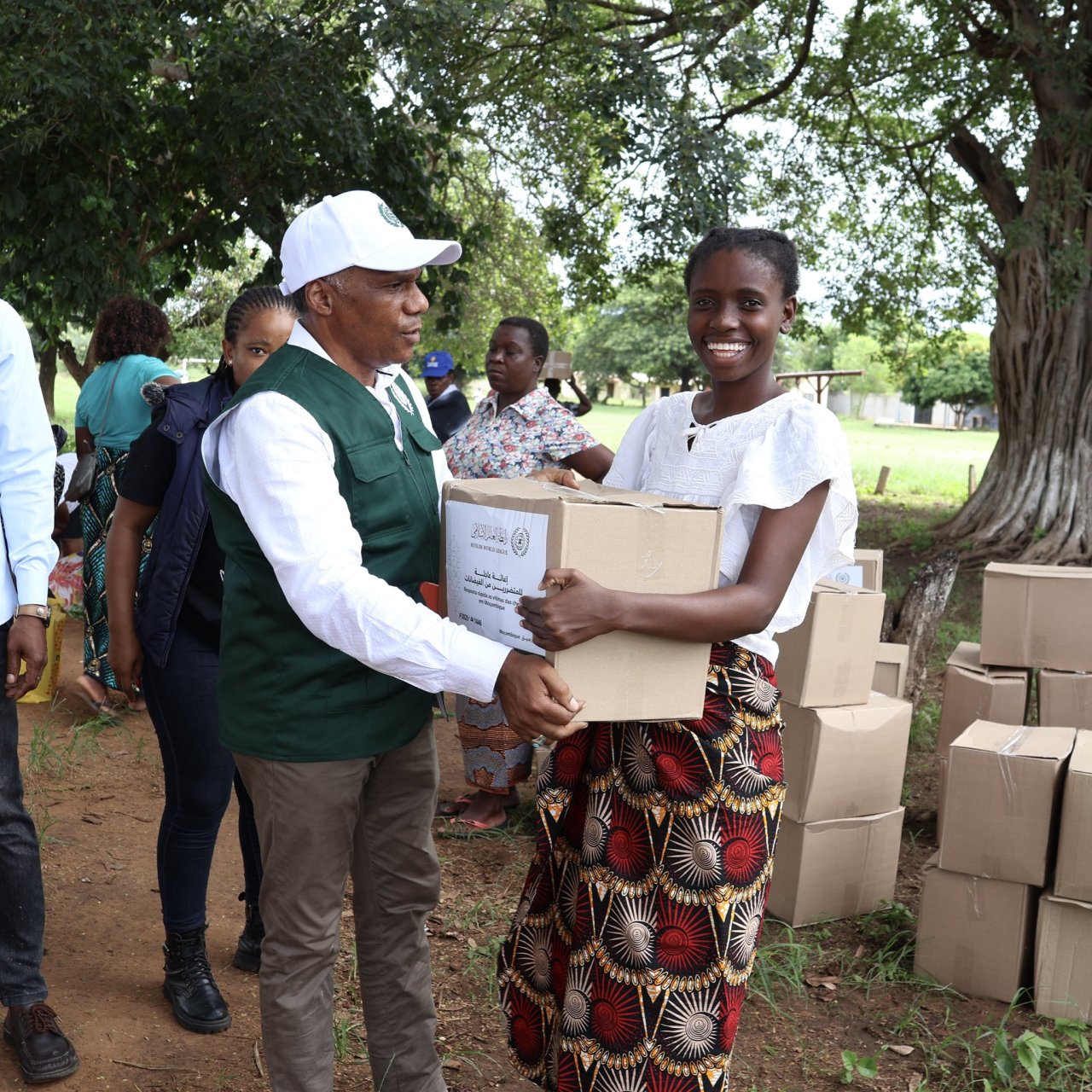 ‏بعد تضرر الآلاف جرّاء الفيضانات والسيول التي اجتاحت موزمبيق:  ‏حملةٌ إغاثيةٌ عاجلةٌ تواصلُ ⁧‫#رابطة_العالم_الإسلامي‬⁩ تنفيذها لمساندة المتضررين من هذه الكارثة، تتضمَّن توزيعَ المواد العذائية والإيوائية، بالتنسيق المباشر مع الجهات الحكومية المختصَّة.