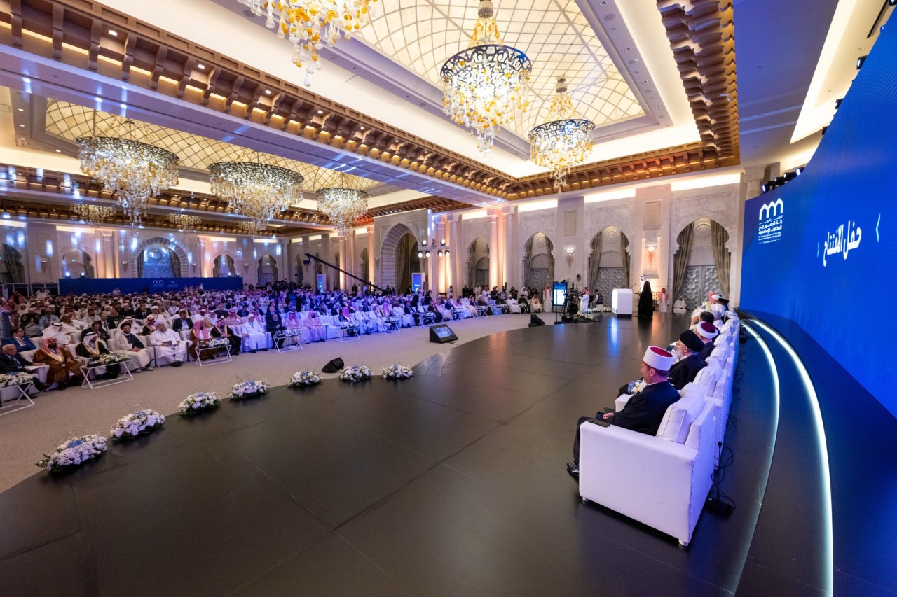 انطلاق أعمال النسخة الثانية للمؤتمر الدولي &quot;⁧‫بناء الجسور بين المذاهب‬⁩ الإسلامية: نحو مؤتلفٍ إسلاميٍّ فاعِل&quot;، برعايةٍ كريمةٍ من ⁧‫خادم الحرمين الشريفين‬⁩ -يحفظه الله-، وبحضور كبار عُلماء الأمّة الإسلامية بمُختلف مذاهبِهم وطوائفهم