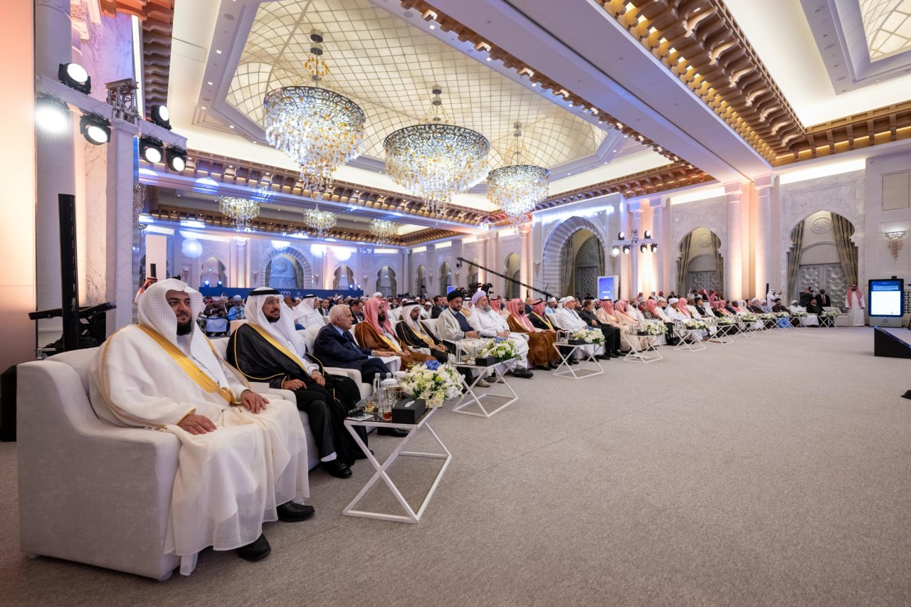 انطلاق أعمال النسخة الثانية للمؤتمر الدولي &quot;⁧‫بناء الجسور بين المذاهب‬⁩ الإسلامية: نحو مؤتلفٍ إسلاميٍّ فاعِل&quot;، برعايةٍ كريمةٍ من ⁧‫خادم الحرمين الشريفين‬⁩ -يحفظه الله-، وبحضور كبار عُلماء الأمّة الإسلامية بمُختلف مذاهبِهم وطوائفهم