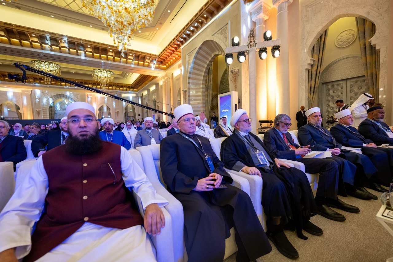 تطورات الأحداث في فلسطين والسودان وسوريا، وقضايا الأقليَّات المسلمة، تتصدّر مناقشات الجلسة العُلمائية، المخصصة لتنسيق المواقف العُلمائية نحو القضايا المُلحّة على الساحة الإسلامية، ضمن أعمال النسخة الثانية لمؤتمر ⁧‫بناء الجسور بين المذاهب‬⁩ الإسلامية