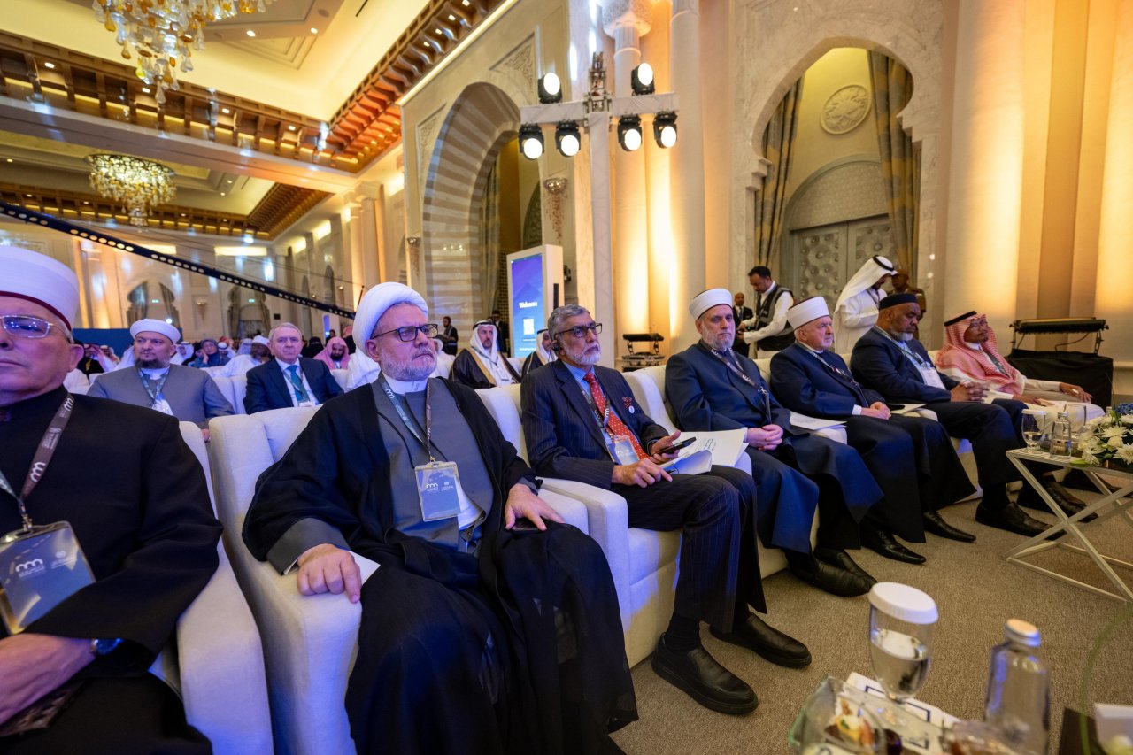 تطورات الأحداث في فلسطين والسودان وسوريا، وقضايا الأقليَّات المسلمة، تتصدّر مناقشات الجلسة العُلمائية، المخصصة لتنسيق المواقف العُلمائية نحو القضايا المُلحّة على الساحة الإسلامية، ضمن أعمال النسخة الثانية لمؤتمر ⁧‫بناء الجسور بين المذاهب‬⁩ الإسلامية