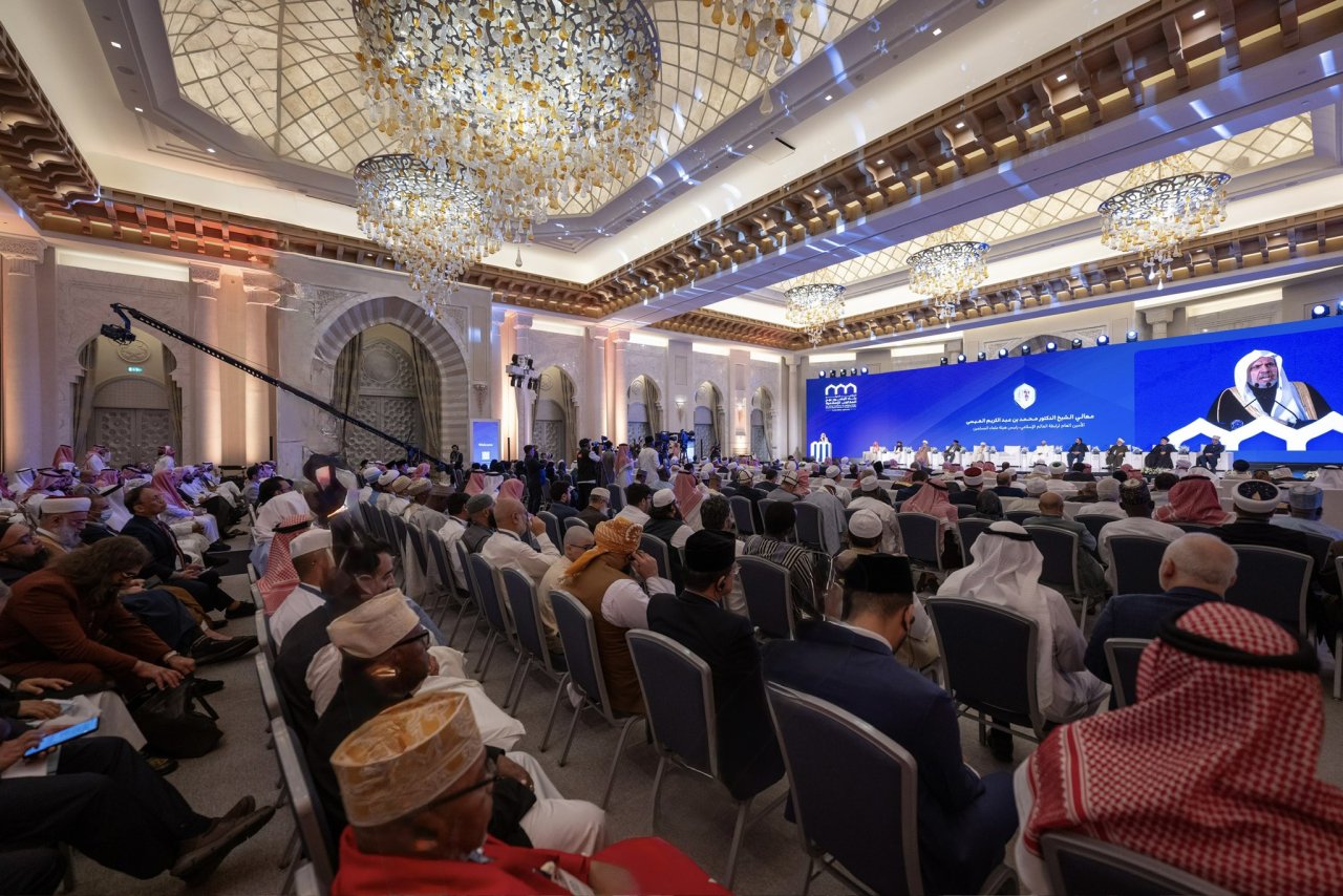 معالي الأمين العام، رئيس هيئة علماء المسلمين، فضيلة الشيخ، د.⁧‫محمد العيسى‬⁩‬⁩ في الجلسة الافتتاحية لمؤتمر بناء الجسور بين المذاهب‬⁩ الإسلامية