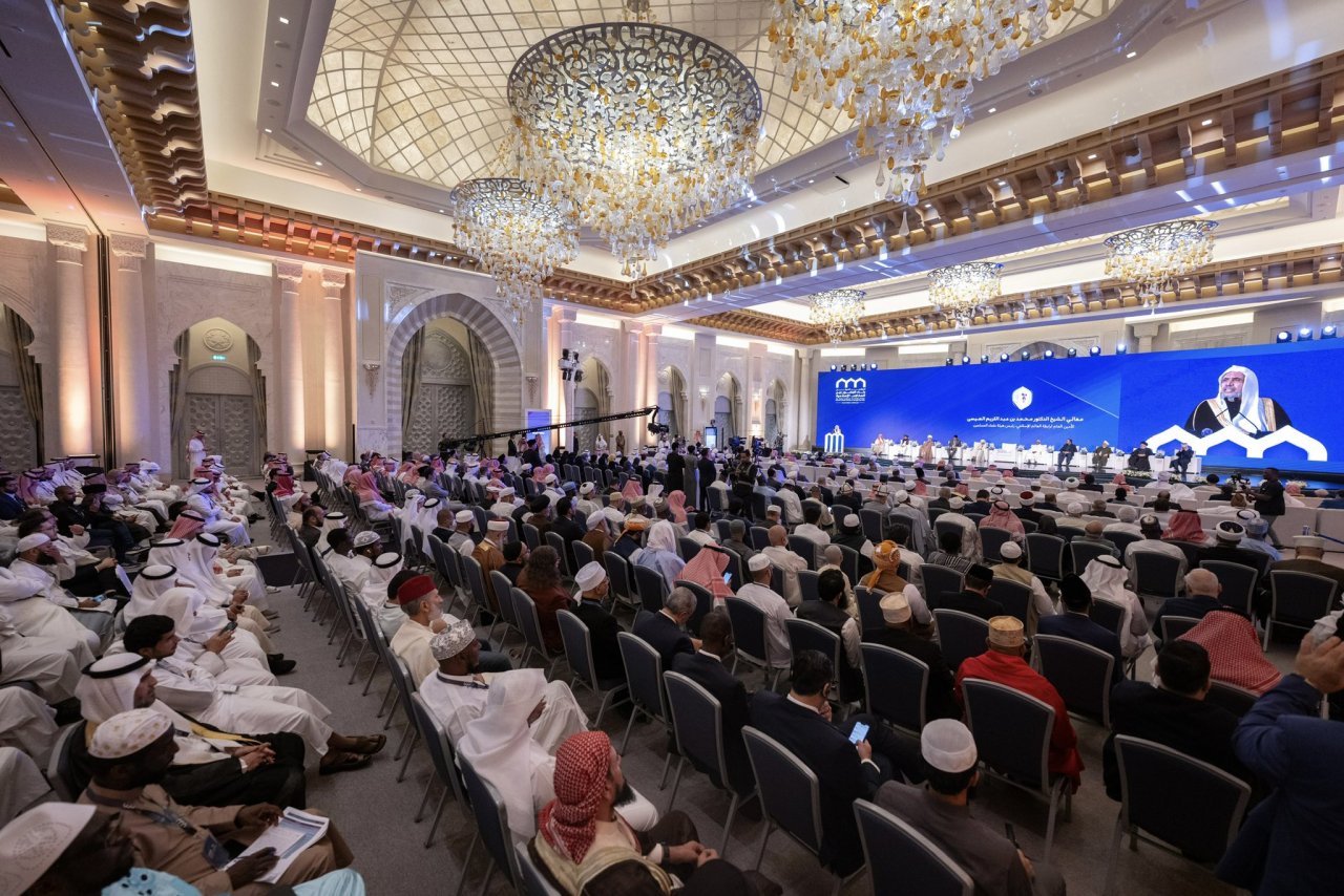معالي الأمين العام ، رئيس هيئة علماء المسلمين، فضيلة الشيخ د.⁧‫محمد العيسى‬⁩‬⁩ في الجلسة الافتتاحية لمؤتمر ⁧‫بناء الجسور بين المذاهب‬⁩ الإسلامية