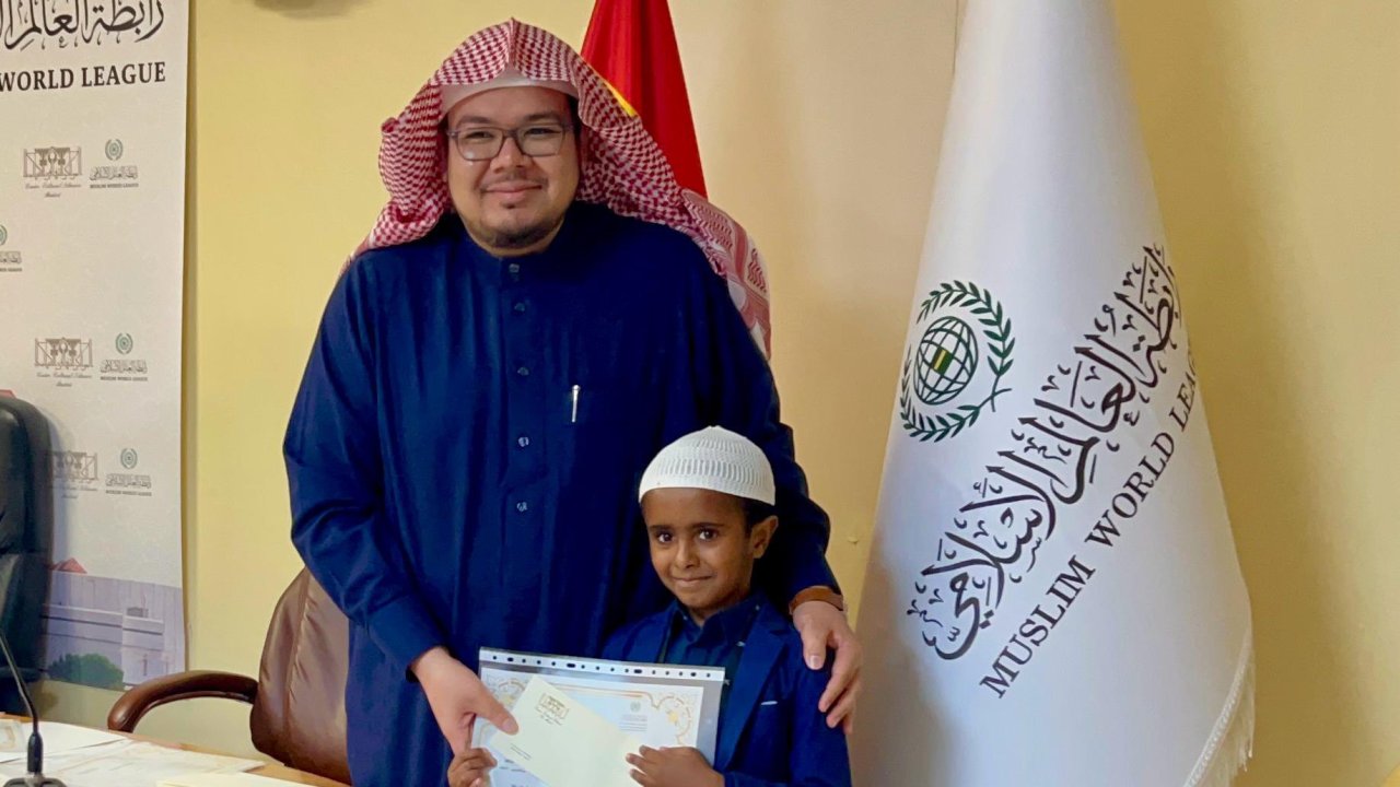 ‏اختتم مركز ⁧‫رابطة العالم الإسلامي‬⁩ في مدريد، المسابقةَ الرمضانيةَ في حفظ  القرآن الكريم وتجويده، بفروعه المتعدِّدة للنساء والرجال والأطفال والمسلمين الجُدد.