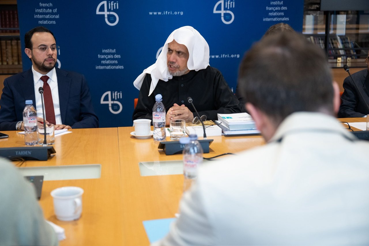 استضاف المعهدُ الفرنسي للعلاقات الدولية بالعاصمة الفرنسية &quot;باريس&quot;، ندوةً لمعالي الأمين العام، رئيس هيئة علماء المسلمين، فضيلة الشيخ د.⁧‫محمد العيسى‬⁩‬⁩، بحضور أمين عام المركز، ونخبةٍ من قادة الفكر ومراكز الدراسات والبحوث