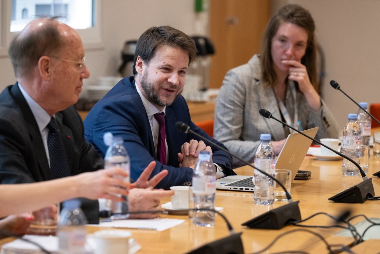 استضاف المعهدُ الفرنسي للعلاقات الدولية بالعاصمة الفرنسية &quot;باريس&quot;، ندوةً لمعالي الأمين العام، رئيس هيئة علماء المسلمين، فضيلة الشيخ د.⁧‫محمد العيسى‬⁩‬⁩، بحضور أمين عام المركز، ونخبةٍ من قادة الفكر ومراكز الدراسات والبحوث