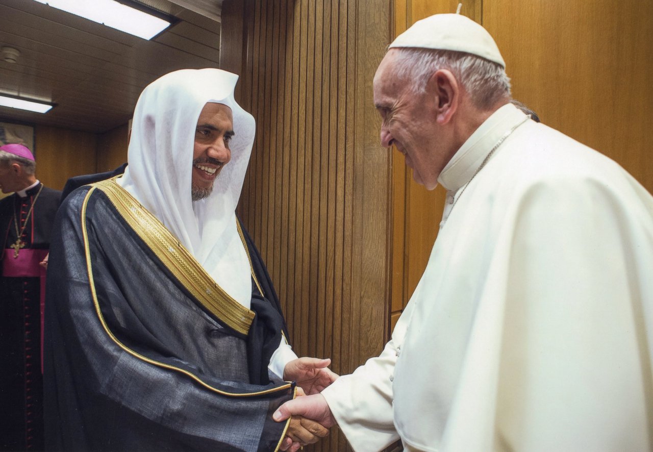 ‏بعثَ معالي الأمين العام لرابطة العالم الإسلامي، رئيس هيئة علماء المسلمين، فضيلة الشيخ د.⁧‫محمد العيسى‬⁩‬⁩ رسالةَ تعزيةٍ ومواساةٍ لنيافة الكاردينال بيترو بارولين، رئيس الوزراء وأمين السرّ بدولة الفاتيكان