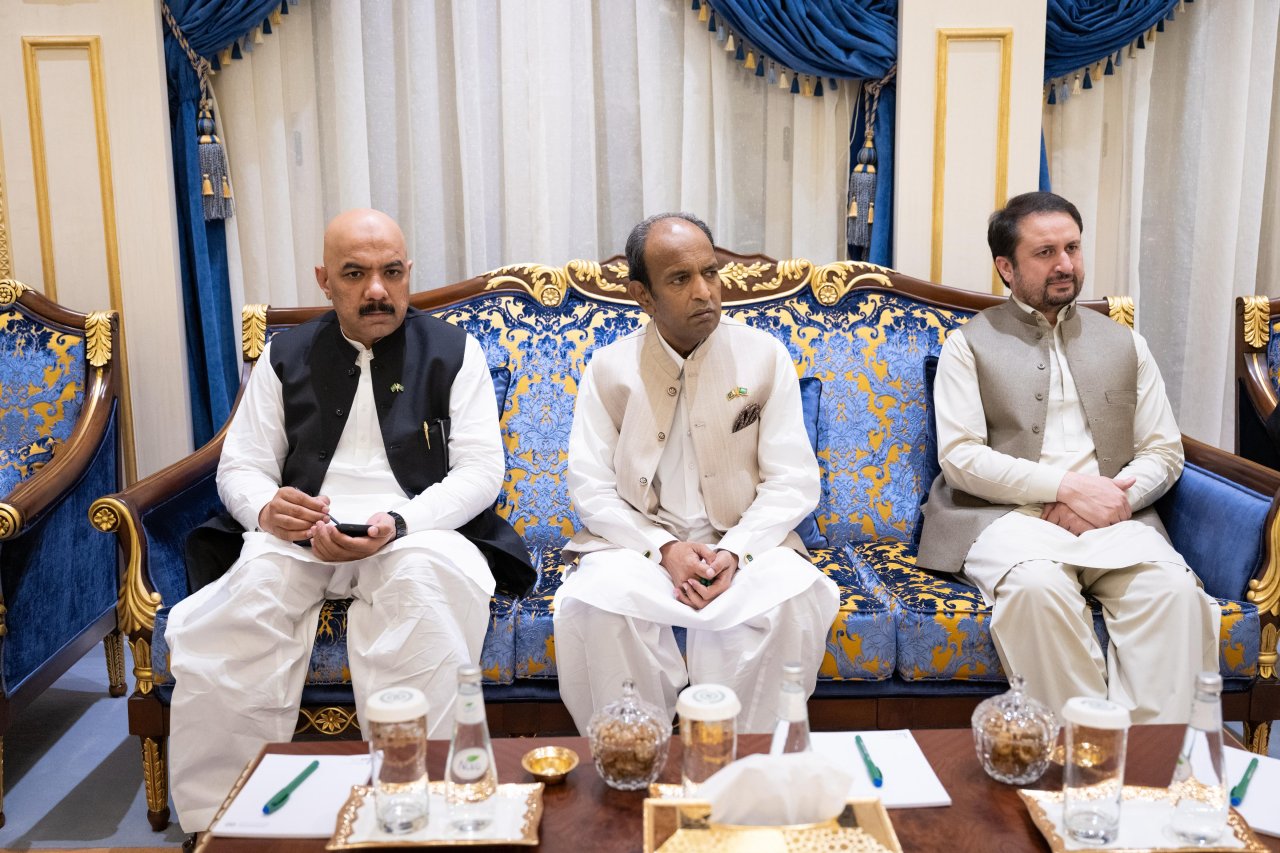 الأمين العام لرابطة العالم الإسلامي يستقبل رئيس البرلمان الباكستاني