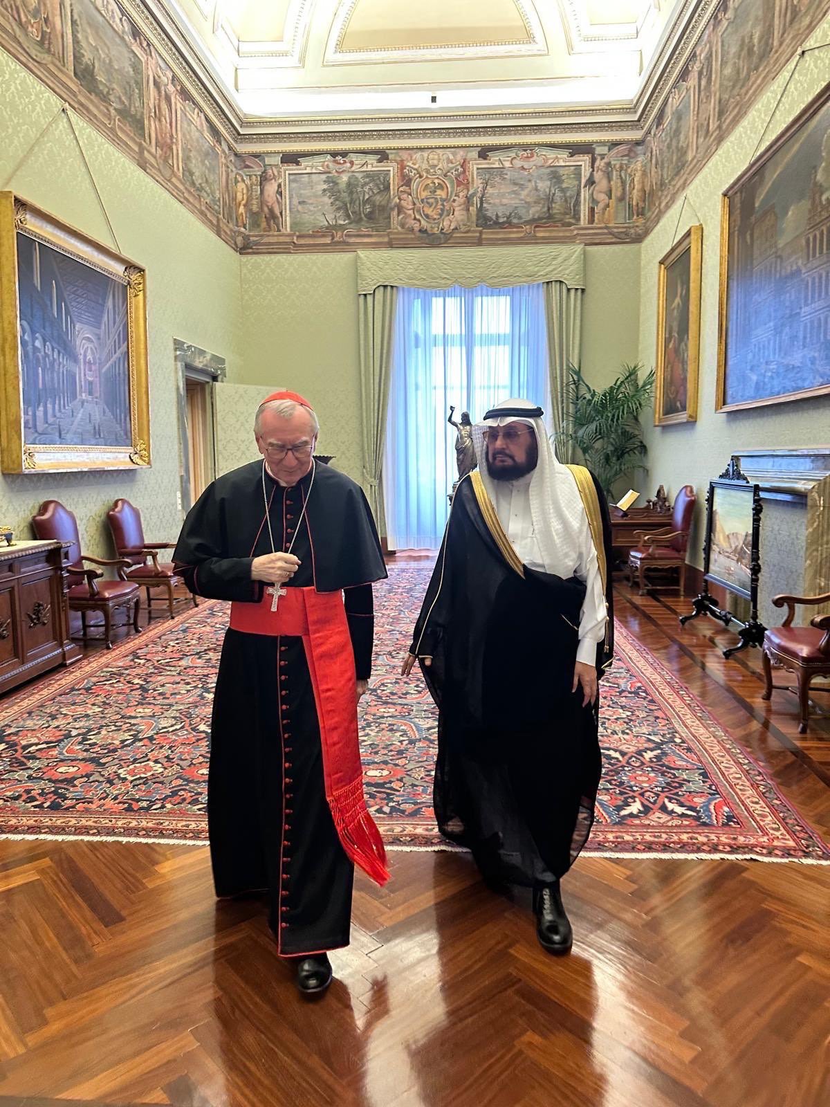 مشاور و نماینده هماهنگ‌کننده سازمان همبستگی جهان اسلام نزد واتیکان، دکتر عبدالعزیز سرحان را در جریان ارائه تسلیت به‌ نمایندگی از دبیرکل و رئیس انجمن علمای مسلمان، آقای دکتر شیخ‌ ⁧محمد العیسی⁩ ⁦  ⁩ ، به مناسبت درگذشت پاپ فرانسیس، به‌ طور رسمی مورد استقبال قرار داد.