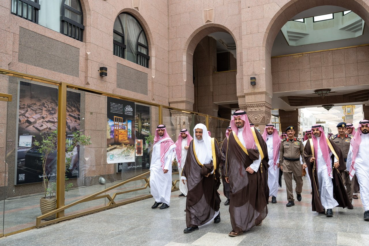 در موزه سیره نبوی شریف وابسته به سازمان همبستگی جهان اسلام و در جوار حرم نبوی شریف:  شاهزاده سلمان بن سلطان بن عبدالعزیز، امیر منطقه مدینه منوره، بخش‌های جدید ساختمان اصلی موزه بین‌المللی سیره نبوی را افتتاح کرد