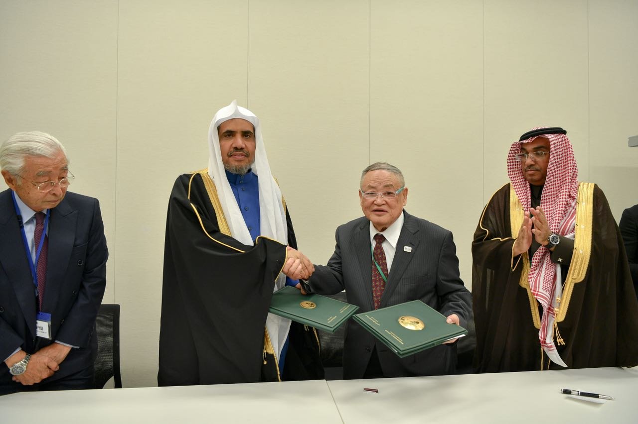 The Muslim World League &quot;exclusively&quot; supervises the handling and preparation activities of HALAL food in Japan
