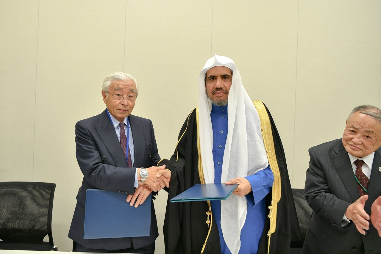 Un accord officiel avec les autorités japonaises signé par le SG, Dr. Mohamed ALISSA, donnant à la LIM le droit exclusif de superviser la nourriture halal au Japon