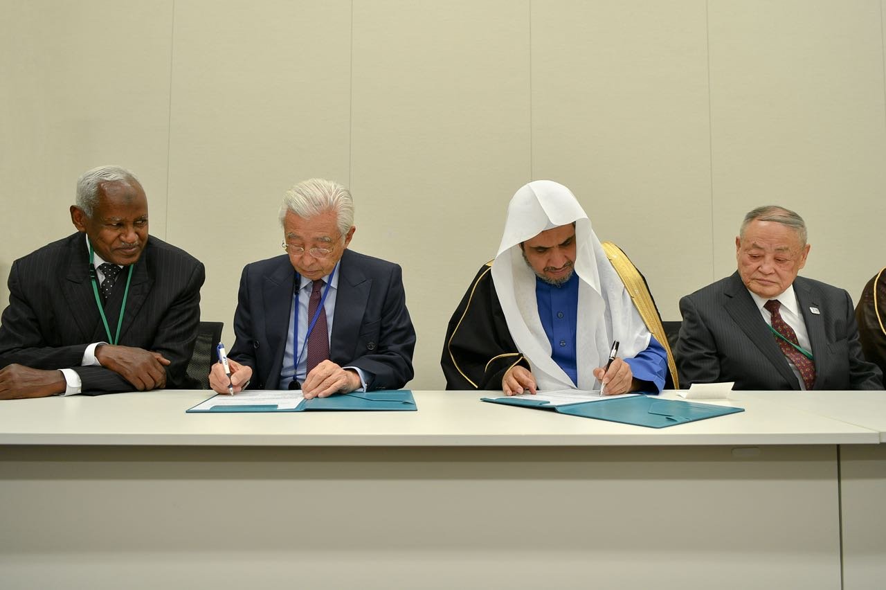 Un accord officiel avec les autorités japonaises signé par le SG, Dr. Mohamed ALISSA, donnant à la LIM le droit exclusif de superviser la nourriture halal au Japon