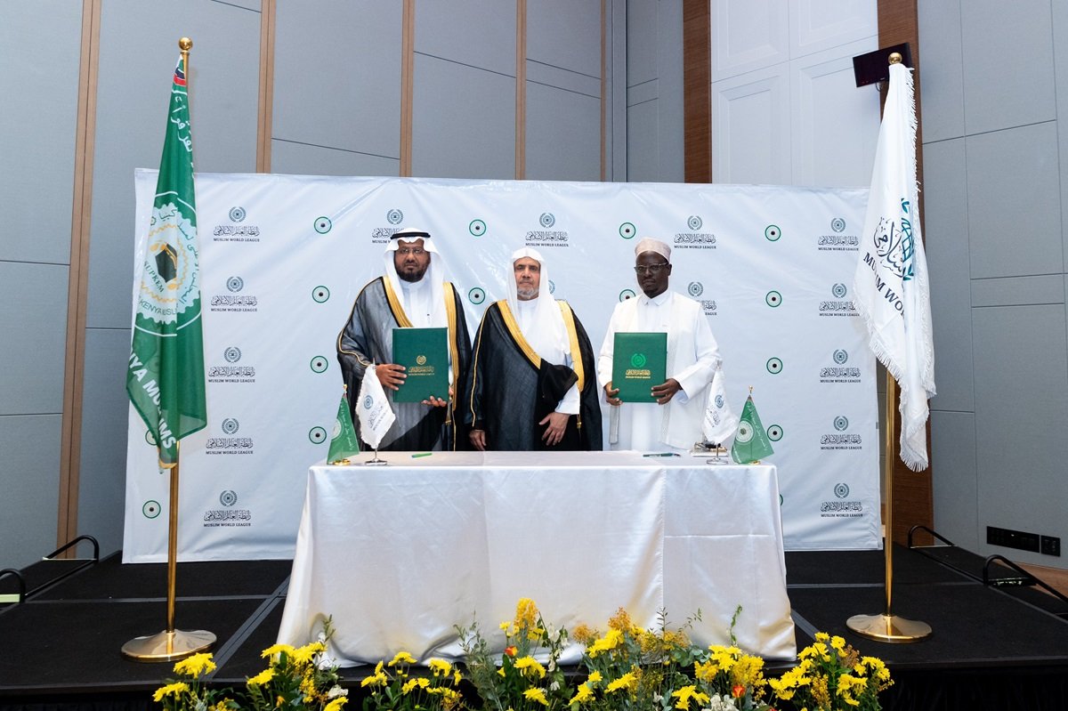 جناب دبیر کل محترم، و‌رئیس انجمن علمای مسلمان، آقای دکتر شیخ محمد العیسی، شاهد امضای توافق‌نامه‌ای میان سازمان همبستگی جهان اسلام و شورای عالی مسلمانان کنیا بود. این توافق‌نامه شامل فعال‌سازی مفاد سند مکه مکرمه