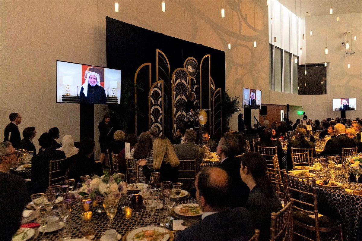 معالي الشيخ د. محمد العيسى ينال الجائزة الأولى لوسائل الإعلام الأمريكية للكُتّاب العالميين، عن مقالته حول صورة المسلمين في صناعة &quot;الأفلام الغربية&quot;