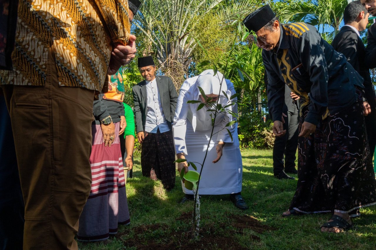 الطبيعة التي نعيش بين جنباتها هبةٌ من الخالق العظيم للإنسان؛ فقد سخّرَ له ما في السماوات وما في الأرض وأسبغ عليه نِعَمَهُ ظاهرةً وباطنة