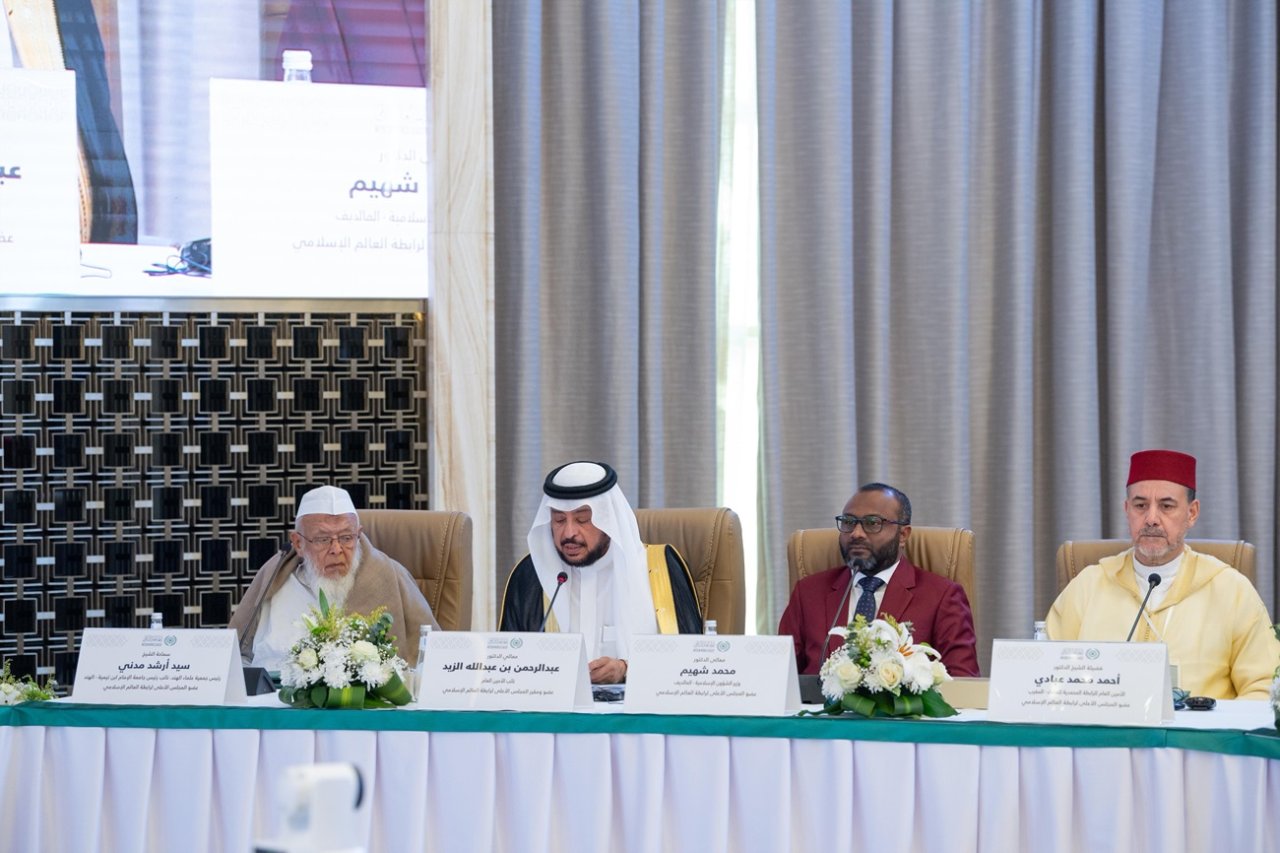 سماحة مفتي عام المملكة العربية السعودية، رئيس المجلس الأعلى للرابطة، الشيخ عبدالعزيز آل الشيخ خلال الدورة الـ ٤٦ للمجلس الأعلى للرابطة: