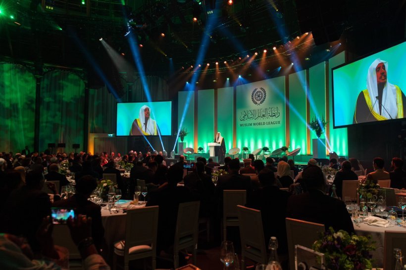 جناب دبير كل هیئت علمای مسلمان د.محمد العیسی افتتاحيه را آغاز نمود: