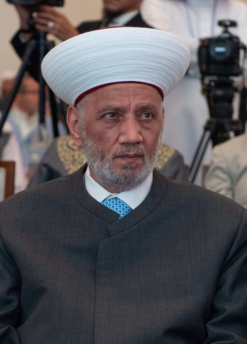 مفتی جمہوریہ لبنان شیخ عبد اللطیف دریان ماسکو میں رابطہ کی کانفرنس  میں اپنے خطاب میں رحمت اور امن كی دعوت دینے والی اسلامی اقدار کےاہم آثاركا جائزه لے رہے ہیں