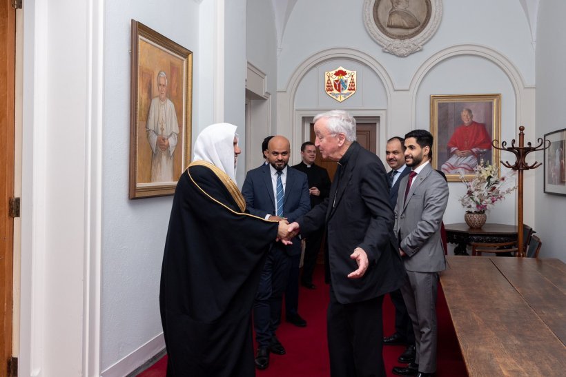Mohammad Alissa a rencontré à Londres, l’Archevêque de Westminster, le Cardinal Vincent Collins afin de traiter de sujets d’intérêt commun dont la coopération entre les responsables religieux pour lutter contre les discours extrémistes et les atteintes au