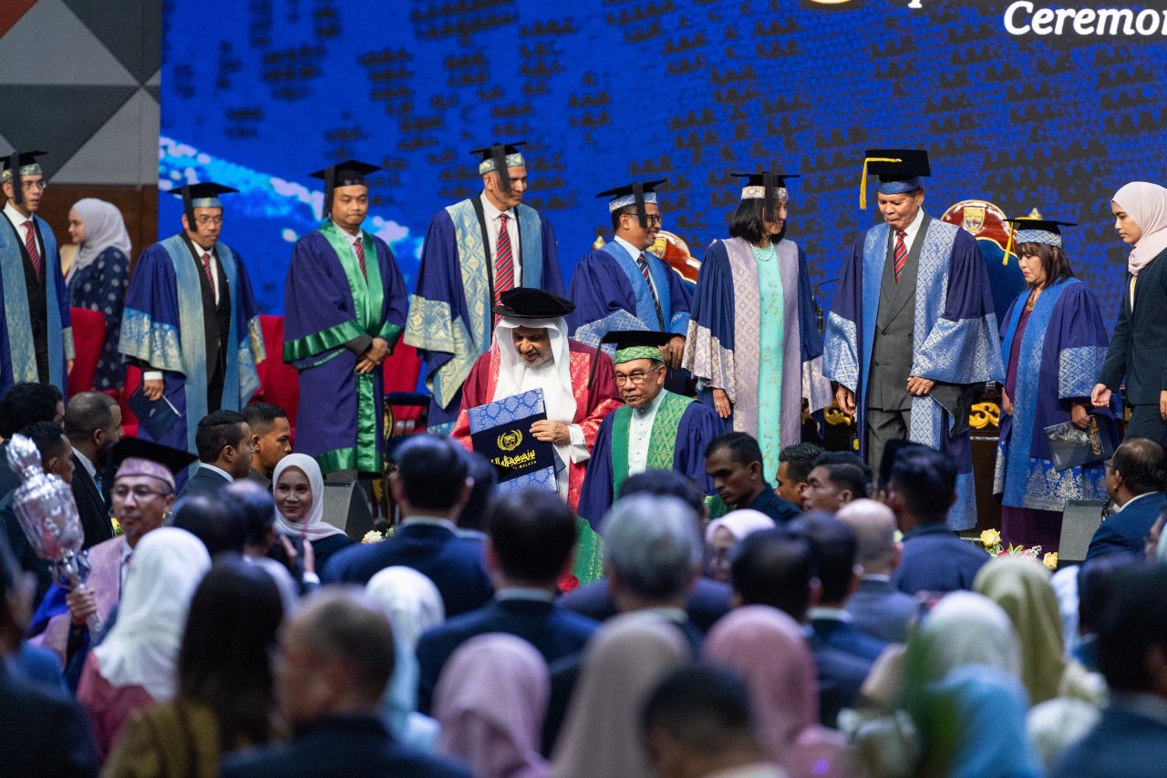 جامعة &quot;مالايا&quot; تمنح د.العيسى درجة الدكتوراه الفخرية في العلوم السياسية