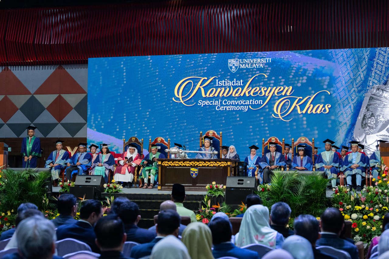 جامعة &quot;مالايا&quot; تمنح د.العيسى درجة الدكتوراه الفخرية في العلوم السياسية