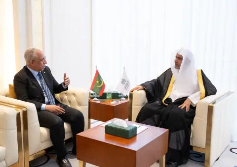 Earlier today, in his Riyadh office, His Excellency Sheikh Dr. Mohammed Alissa, Secretary-General of the MWL and Chairman of the Organization of Muslim Scholars, met with His Excellency Mr. Moktar Ould Dahi, Ambassador of the Islamic Republic of Mauritania to the Kingdom of Saudi Arabia.