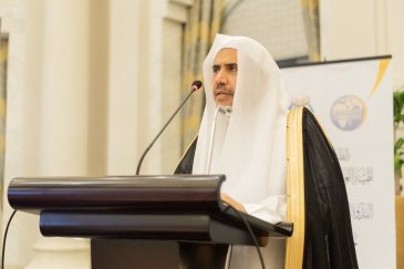 عزت مآب شیخ ڈاکٹر محمد العیسی ”دو وحیوں کی خدمت“سمپوزیم کے افتتاح سے خطاب کرتے ہوئے: ”کتاب وسنت کی خدمت سے ہم اللہ کی عبادت کرتے ہیں اور اس کے لئے ہم نے جو راستہ اختیار کیا ہے  وہ سیکھنا،سکھانا،عمل اور اس کے لئے محنت  اور اس کا جائزہ لیتے رہنا ہے“