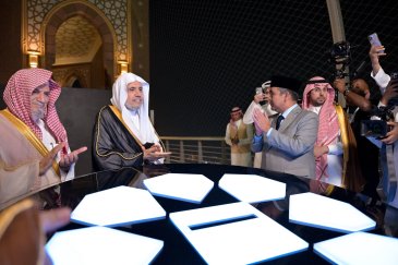 دشن معالي الأمين العام، رئيس هيئة علماء المسلمين، فضيلة الشيخ د.⁧‫محمد العيسى‬⁩ ⁦‪‬⁩، منصةَ "منهاج" الرقمية التابعة لـ ⁧‫رابطة العالم الإسلامي‬⁩