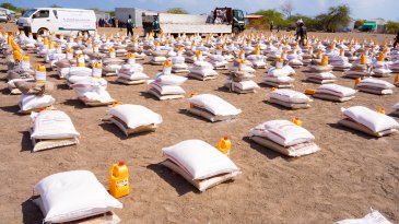 ‏شهرُ الرحمة والتكافل: ‏تواصل ⁧‫رابطة العالم الإسلامي‬⁩ إيصال السلال الرمضانية إلى الفئات المحتاجة حول العالم، وهنا قوافل الصِّلة في جمهورية جيبوتي: