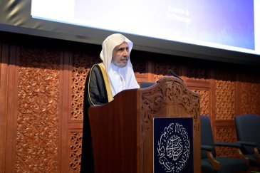 El Secretario General, Presidente del Consejo de Ulemas, el Sheij Dr. Mohammed Al-Issa pronunció una intervención principal durante la apertura de la reunión del Grupo de expertos de alto nivel del Centro de estudios islámicos de Oxford