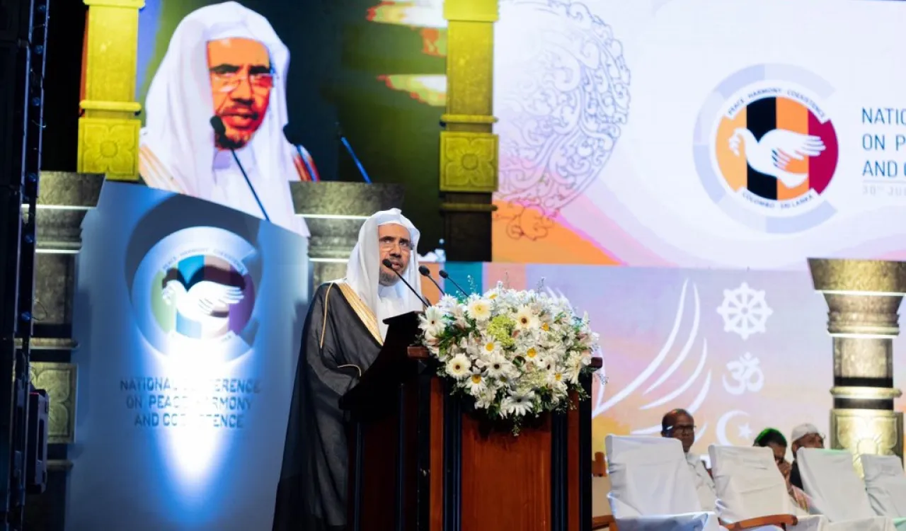 Le D.Mohammad Alissa durant le Sommet Paix Religions en présence du Président sri lankais et près de mille personnalités du monde entier : «  Le mal ne représente aucune religion mais plutôt lui-même et c’est pour cela qu’il s’attaque à toutes les religions ».