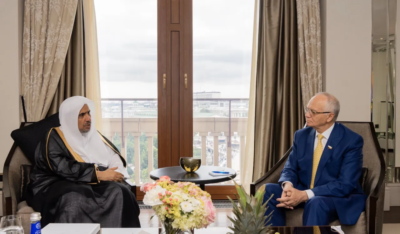 D. MohammadAlissa a rencontré à Moscou M. Farite Mogamitichine responsable du groupe stratégique de la Russie pour le monde islamique qui lui a demandé de nommer un représentant de la LIM pour le groupe afin d’élargir la coopération.