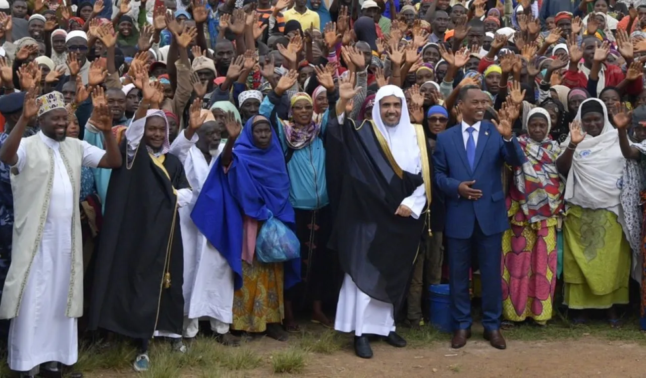 معالي الأمين العام لرابطة العالم الإسلامي الشيخ د. ⁧محمد العيسى⁩ خلال لقاء أخوي في العمق الأفريقي عكس وجدان ⁧الرابطة⁩ الحاضن للجميع: