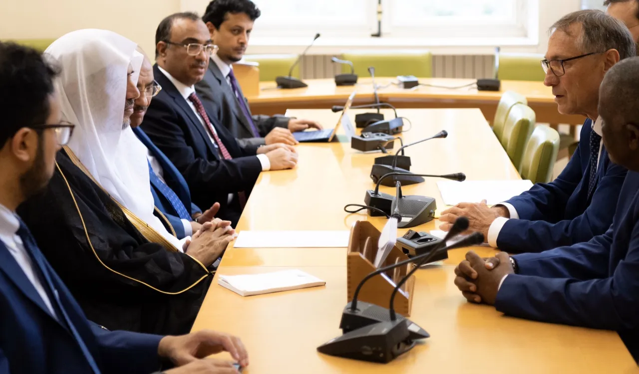 A Paris le Président de la commission de l’amitié franco arabe au Sénat M. Jean Marine a reçu le D. Mohammad Alissa pour traiter d’un certain nombre de sujets ; il a salué le discours du SG lors du Congrès Paris Solidarité Paix.