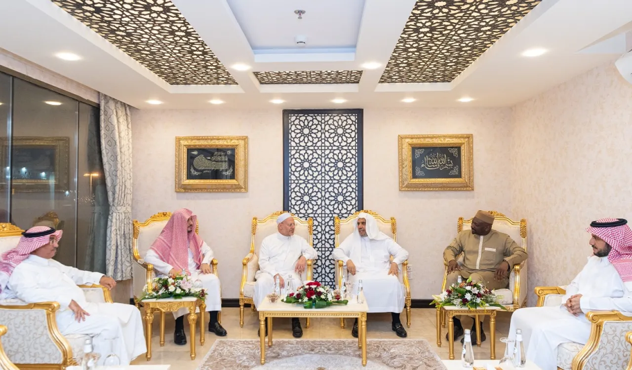 أمين رابطة العالم الإسلامي يستقبل شخصيات من كبار العلماء والمفتين والقيادات الدينية في العالم الإسلامي