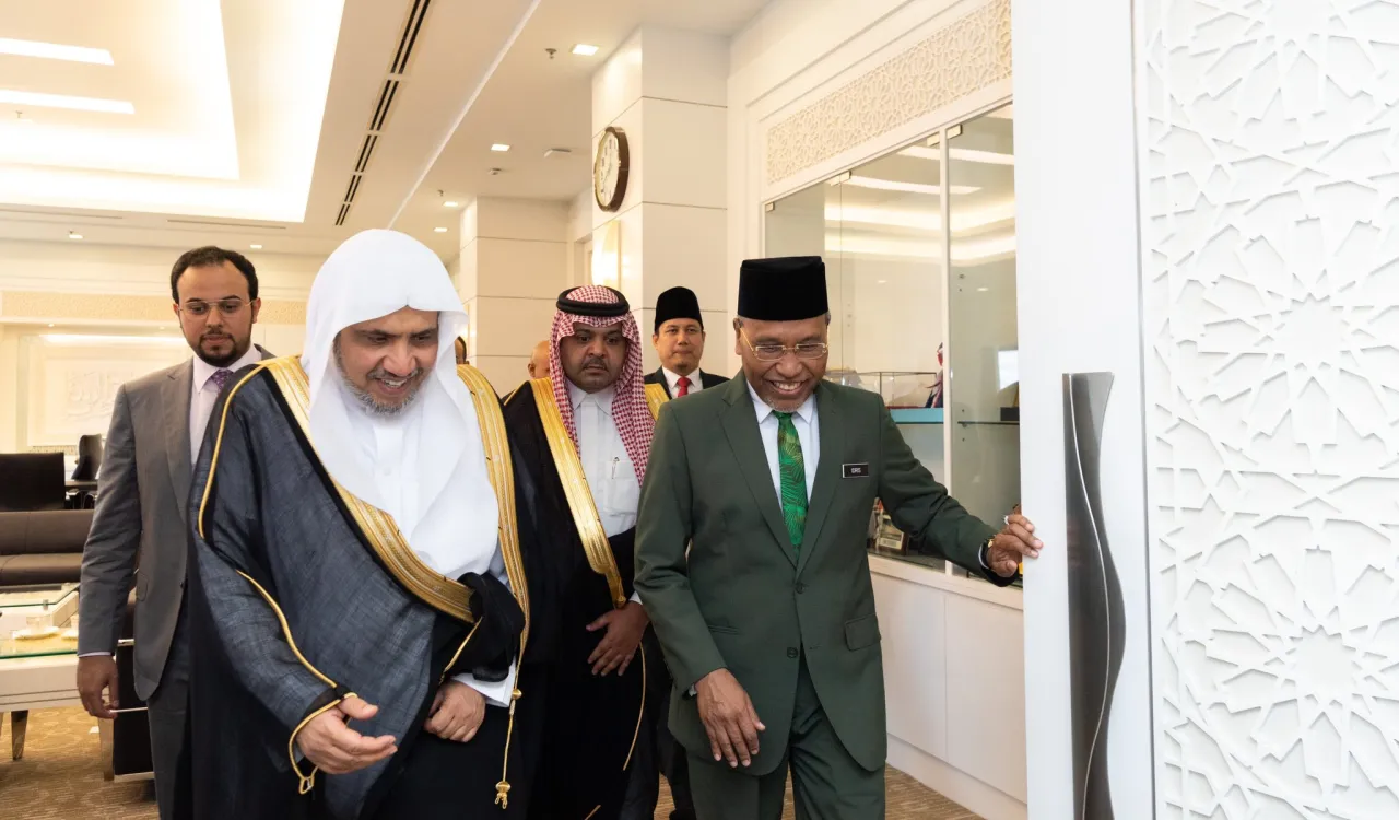 The Secretary General of the Muslim World League Dr.Mohammad Alissa arrived at the Malaysian capital Kuala Lumpur heading a high-level MWL delegation