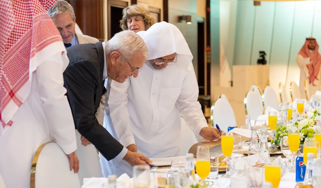 His Excellency Sheikh Dr. Mohammed Al-Issa Meets Washington Institute Executive Director and Senior Staff