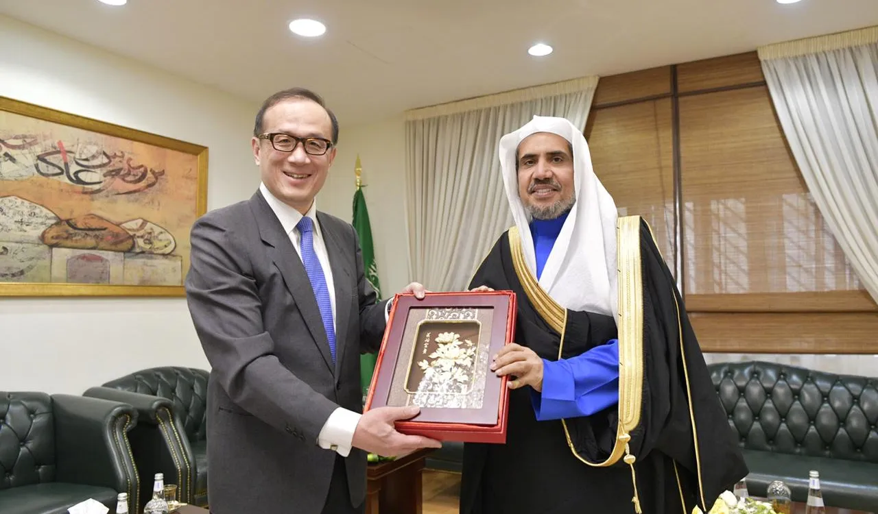 1- Dr. Alissa at the reception of the Senior Minister of State of Singapore.