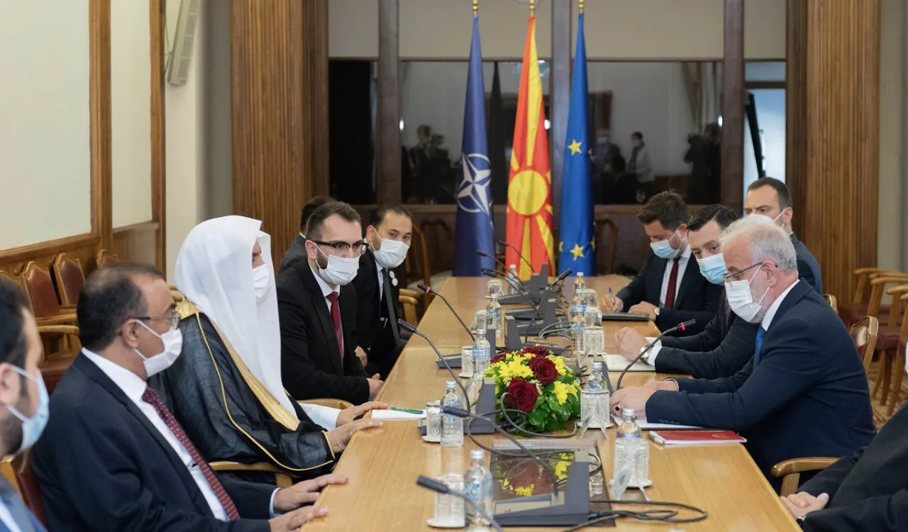 ‏استقبل معالي رئيس البرلمان في مقدونيا الشمالية د.تالات شافيري اليوم معالي الشيخ د. محمد العيسى‬⁩ الذي رحّب به في مقر البرلمان