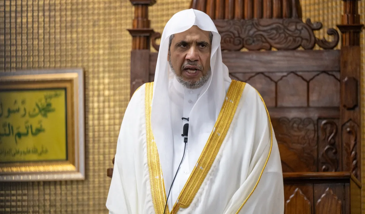 سیکرٹری جنرل رابطہ اور چیئرمین مسلم علماء کونسل، عزت مآب شیخ ڈاکٹر محمد العیسی نے اراکین پارلیمنٹ، بعض صوبوں کے گورنرز، وزراء اور نمازیوں کی ایک بڑی تعداد کی موجودگی میں، پاکستانی”پارلیمنٹ“ اور”سینیٹ“ کی جامع مسجد کے منبر سے جمعہ کا خطبہ دیا۔