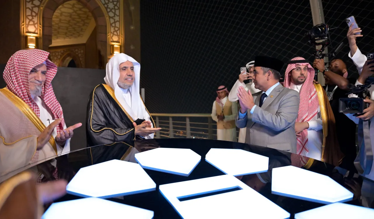 دشن معالي الأمين العام، رئيس هيئة علماء المسلمين، فضيلة الشيخ د.⁧‫محمد العيسى‬⁩ ⁦‪‬⁩، منصةَ "منهاج" الرقمية التابعة لـ ⁧‫رابطة العالم الإسلامي‬⁩