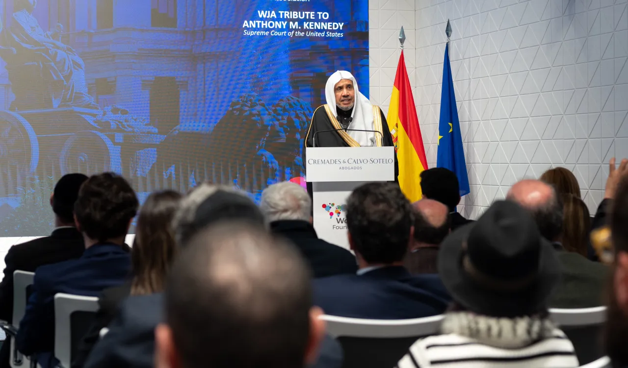 ‏استضافت الجمعية الدولية للحقوقيين بمدريد معالي الأمين العام، الشيخ د.⁧‫محمد العيسى‬⁩، لإلقاء محاضرة، بعنوان "الأديان من أجل السلام".