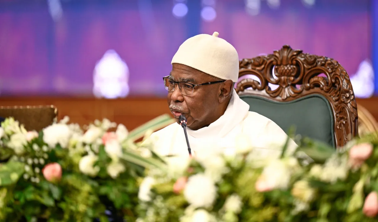 El Secretario General de la Organización de Cooperación Islámica, el Sr. Hussein Ibrahim Taha, durante la conferencia de la Liga del Mundo Islámico: EducacionDeNiñas en las sociedades musulmanas, desde la capital de Pakistán, Islamabad: