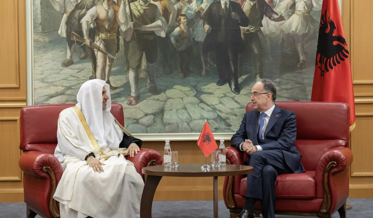 Yang Mulia Presiden Albania, Tuan Bajram Begaj, menerima Yang Mulia Sekretaris Jenderal LMD, Ketua Organisasi Ulama Muslim, Syekh Dr. Mohammed Alissa, di Istana Kepresidenan di ibu kota "Tirana".