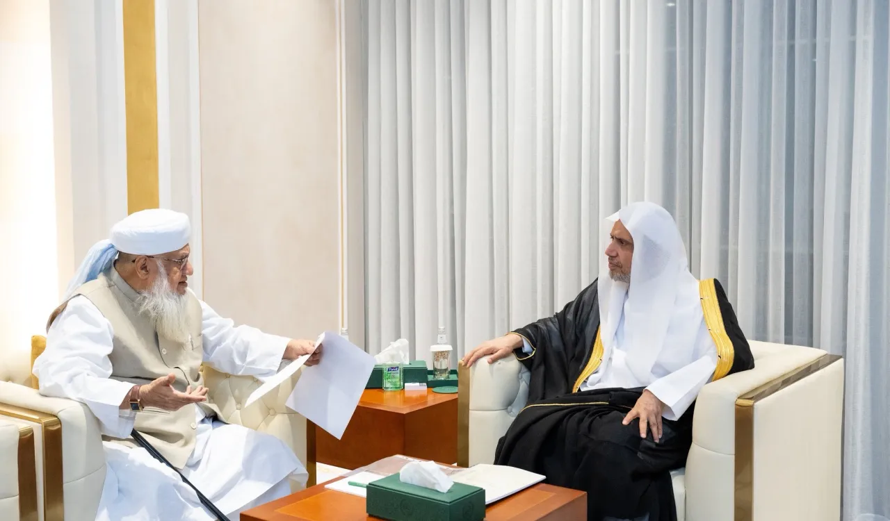 استقبل معالي الأمين العام، رئيس هيئة علماء المسلمين، فضيلة الشيخ د.⁧‫محمد العيسى‬⁩‬⁩، مساء اليوم، فضيلة رئيس جامعة دار العلوم في الهند الشيخ العلامة خليل الرحمن سجاد النعماني الندوي