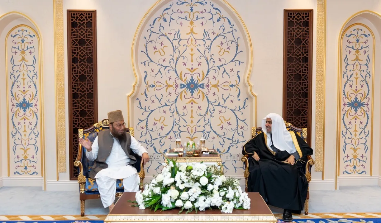 استقبل معالي الشيخ د. محمد العيسى في مكتبه بمكة المكرمة، معالي عضو مجلس الشيوخ، الأمين العام لجمعية أهل الحديث المركزية بباكستان، الشيخ د.حافظ بخش