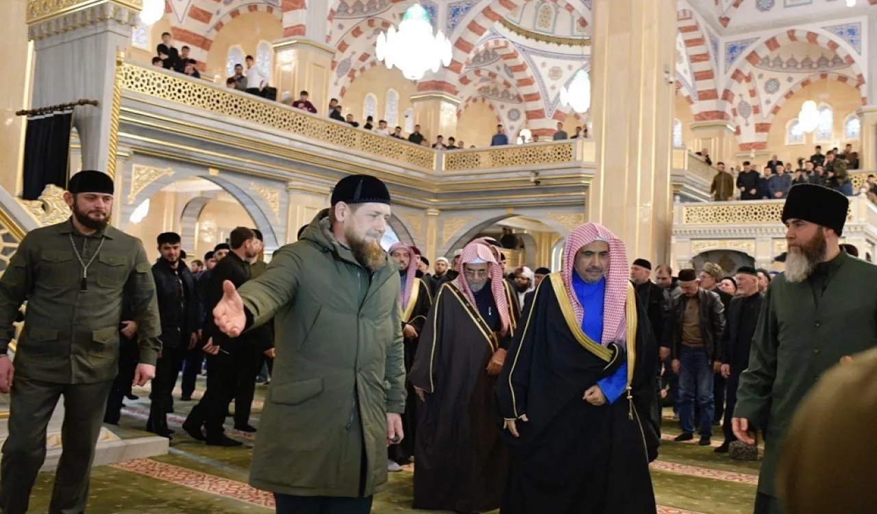 Le Président Tchétchène demande au cheikh D. Mohammad Alissa d’effectuer le sermon du Vendredi dans la grande mosquée de Grozny en présence des savants et des Muftis du monde musulman.