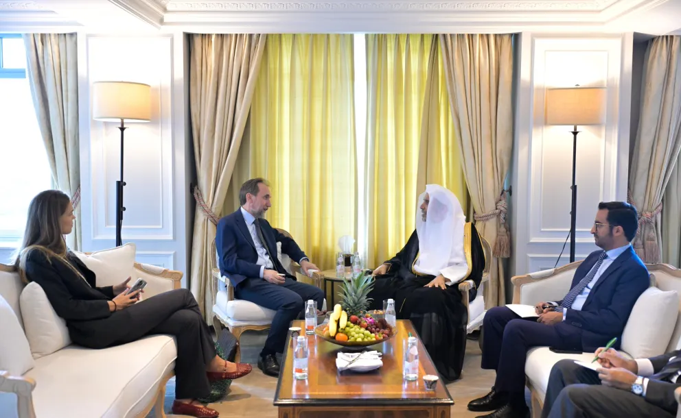 Yang Mulia Sekretaris Jenderal LMD sekaligus Ketua Organisasi Ulama Muslim, Syekh Dr. Mohammed Al-Issa  , bertemu dengan Presiden dan CEO Institut Perdamaian Internasional (IPI), Pangeran Zeid Ra'ad Zeid Al Hussein